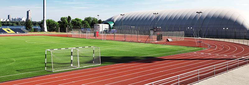 Izolacja obiektów sportowych, basenów, płyty boiska i lodowiska